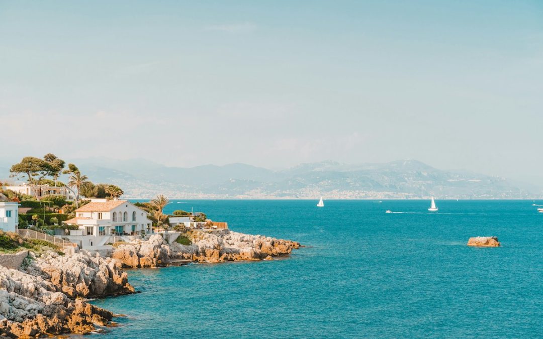 Sentier du littoral Cap d’Antibes: plages accessibles et criques secrètes